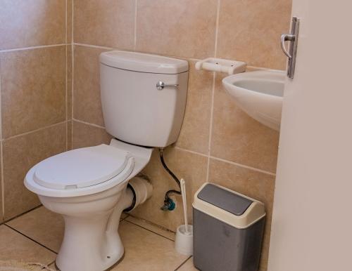 bath-room-nelspruit-conqueror-victory-inn-guest-house-0002