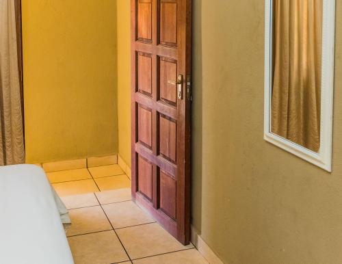 room2-nelspruit-conqueror-victory-inn-guest-house-0005